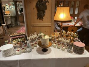 Hochzeit-sweettable.-lauras.jpg