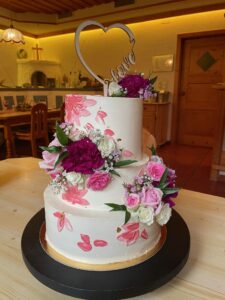 Hochzeitstorte-lauras-bunt-blumen.jpg