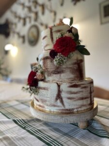 Hochzeitstorte Baumstamm Design