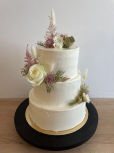 Hochzeitstorte mit Blumen